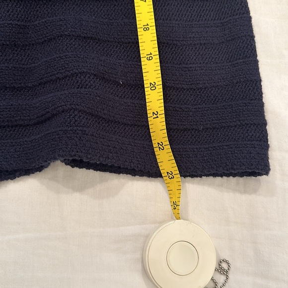 Vince navy ribbed sweater. Size small. - Picture 8 of 8